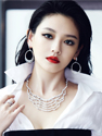 大S全新大片硬朗气质 红唇性感肌肤雪白
