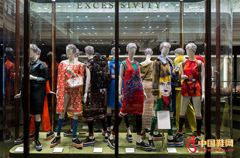 PradaЯ��Harrod�׶���չ