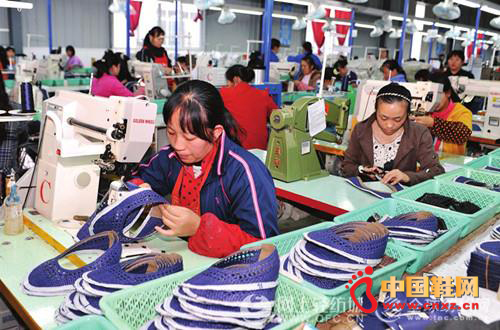 �й���ЬҵѸ�ͷ�չ ��Ь��еҵ���조�й��족