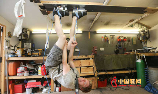 ��˹����һ��ʱ��������˫�����Ь