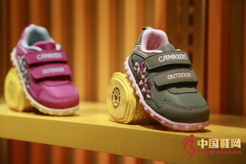 ����ͯЬ������ӿ ��һ�����Ƴ���ӿ��Ϯ