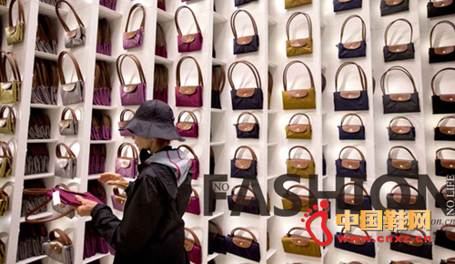 �˿�ѡ��Longchamp �筍Le Piliage �ִ�