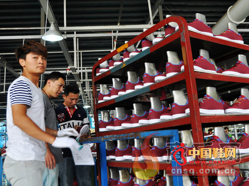 ��ذ�̤Ьҵ��һ���¿��˶�����Ь����