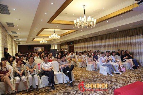 ʥ����ŮЬƷ��