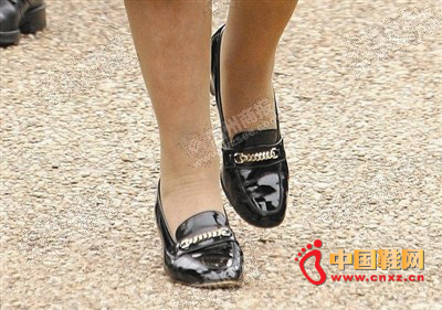 Ů����ɫƤЬ50�겻��