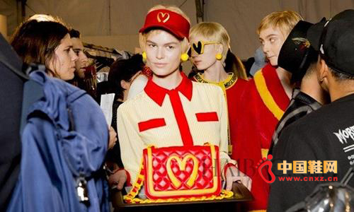 Moschino�������