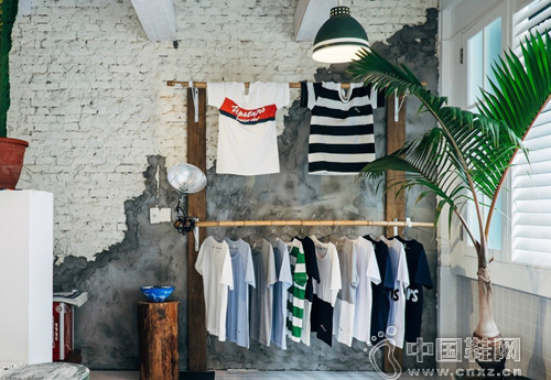 Upstairs Genuine ̨����