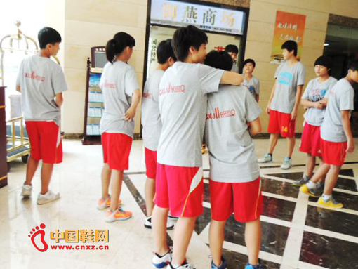 �˶�Ա��������˼Q�����ķ�װ����ѵ��