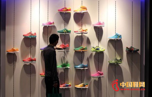 ĳ�˶�Ʒ��ЬƷչʾ