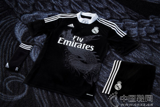 ɽ��ҫ˾Ϊ adidas ��ƻʼ�����������ӷ�