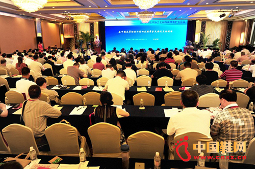 9��2�գ����Ϻ��ٿ����й�Ƥ��Э���߽��Ĵ�������������ߵڰ˽�Ƥҵ��̳�ϣ�ʯ�ű��й��Ṥҵ���ϻᡢ�й�Ƥ��Э�����衰�й�ŮЬ���򡱡�