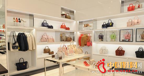 �ݳ�Ʒ���뵽�ձ��������е�ÿһ������