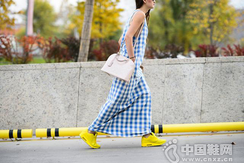 ɫ���������ײ���Ķ�������