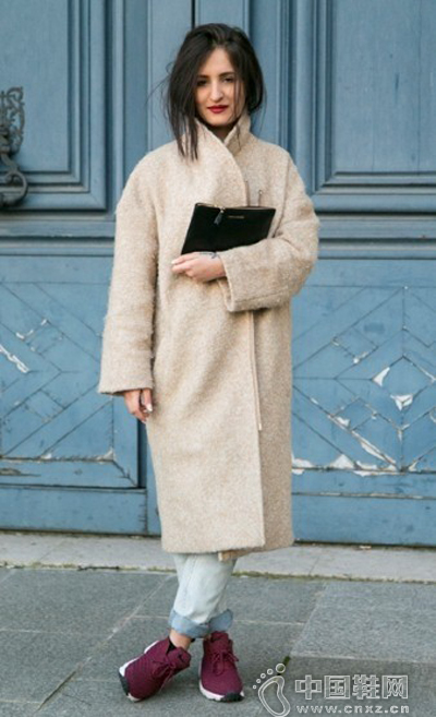 �＾��ͷ��ѽ��� ʾ�����ŵ��˶��紩��