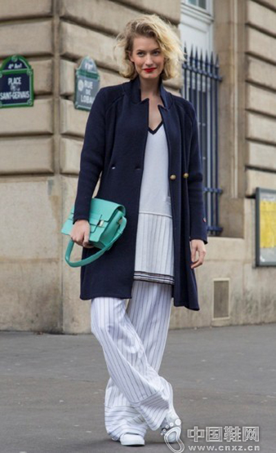 �＾��ͷ��ѽ��� ʾ�����ŵ��˶��紩��