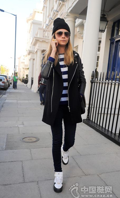 �＾��ͷ��ѽ��� ʾ�����ŵ��˶��紩��