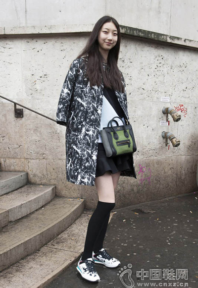 �＾��ͷ��ѽ��� ʾ�����ŵ��˶��紩��