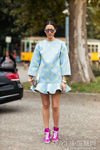 �����˶�Ь����