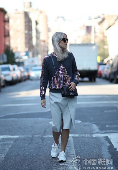 �����˶�Ь����