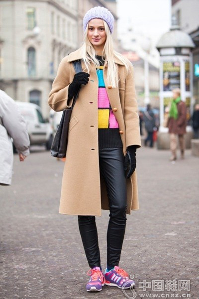 �����˶�Ь����