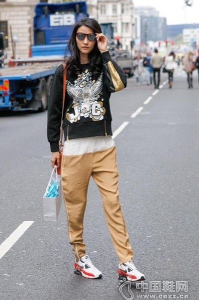 �����˶�Ь����