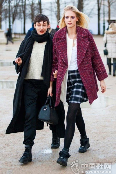 �����˶�Ь����