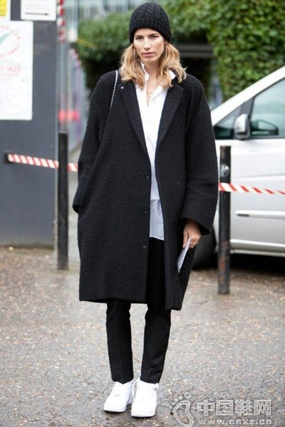 �����˶�Ь����