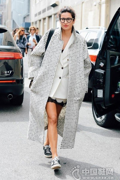 �����˶�Ь����