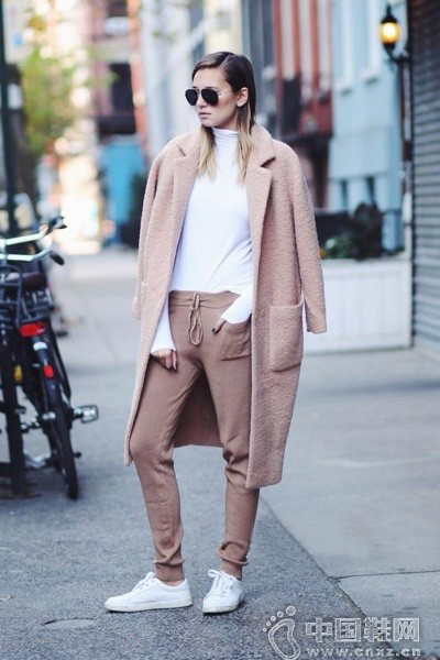 �����˶�Ь����