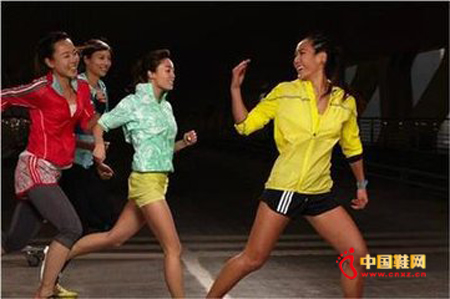 ���ϴ�˹�����׼�Ů��