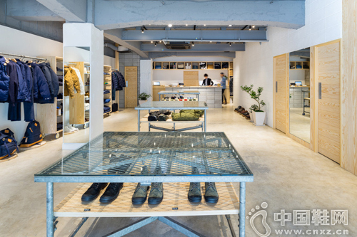 MOUNTAIN ��������ɽ�µ�