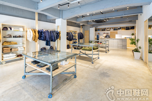 MOUNTAIN ��������ɽ�µ�