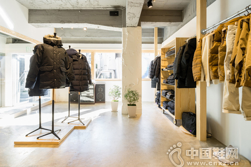 MOUNTAIN ��������ɽ�µ�