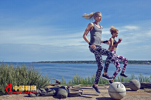 ����H&M 2015�紺�˶�ϵ������ͨ�����칦����ʱ�м�ߵ��˶���Ʒ������޶ȵ������˶��е����ʸУ���������ǰ��δ�е��˶����ڡ����������𽥱�ů����㴩�ų�Ϊ�˹ؼ����߿Ƽ������Ϻ�ע�ع�����ϸ����Ƶķ����ʺϸ����˶�����H&Mͯװ�˶�ϵ�����ڼ��ʱ�к͹��ܵ�ͬʱ�ּ�����ͯȤ��һ�о���H&M 2015�紺�˶�ϵ��,��ϵ������2015��1��2����ȫ��ָ���ŵ�������̵�ͬʱ���ۡ�