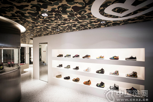 BAPE STORE&reg; ̨����