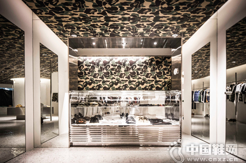 BAPE STORE&reg; ̨����