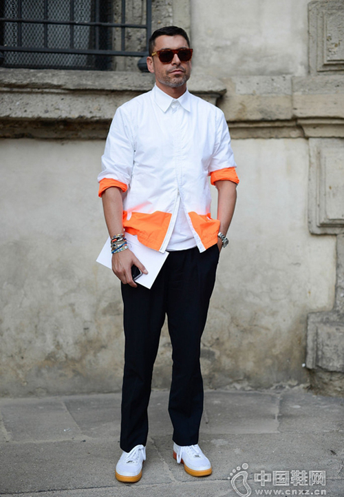 ���˽��ĸ����� �������˵����ж�ᴩ