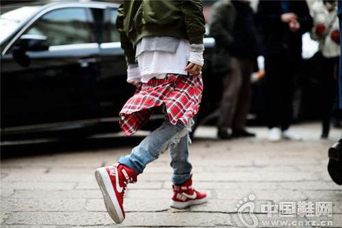 ��θд����ѧ ��װ���ⳡ����