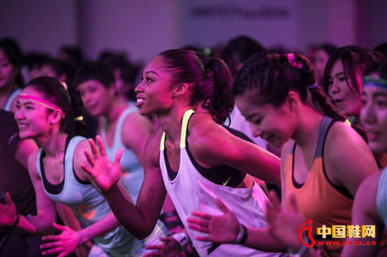 ������ܹھ�����ɭ��������˹(AllysonFelix)��Ů����һ������˶���������