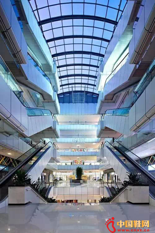 ȫ��Ьҵ�ɹ���ѡվ �Ƹ�����ײ�ȫ��������ҵ