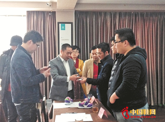 Ȫ��ͯЬ�����Ǽ�Ь�Ĺ�Ӧ��һ��̽�����ܶ�λͯЬ