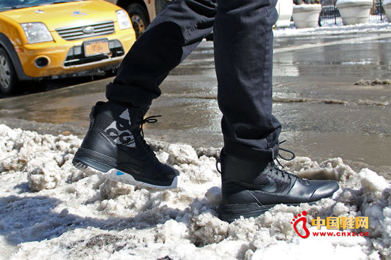 �Ϳˣ���ΰ��˶�Ԫ��������з��