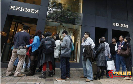 ���������ݳ�Ʒ���Ű����˹������չ�������2014����ӯ��״�����������������������˼���ȫ��Ӫҵ�����17.3��(Լ��107�������)��Ԫ����ȥ������6.7%;�������11.4����Ԫ(Լ��71�������)����ȥ������8.7%��