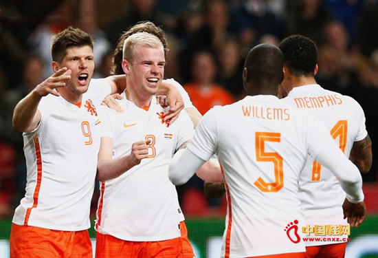 ��ɫ�Ŀͳ����²������Ų�����ĳ�ɫ����ͼ������������������������������ϡ���ɫ�̿��ϵĴ���ͼ����������Ա���˶��д���ǿ�ҵ��˶��к�ģ����ɫ�ʹ��߼��ӸС�