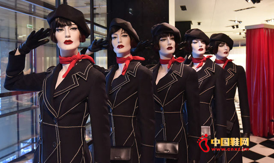 Prada��̫���ٿ��꣬��Ʒ��������