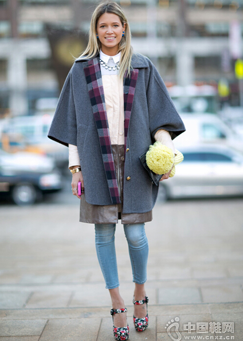 �����Ĵ�����ΰѺ��Ь�����������з�