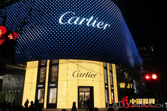 �������ݳ�Ʒ��ͷ���ζ�Chanel����ȫ����ۺ󣬸����ݳ�Ʒ�ƶ��׷׿�ʼ���뵽�����ȳ��С����ݹ���ý��������Ϣ�������ݳ��ֱ����鱦�����̿�����Cartier�����տ�ʼ�������ֱ�����5%��