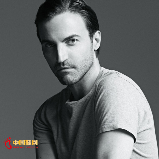 �������գ�LVMH���ųƱ�����ҵ�����죬�鹦�������εĴ����ܼ�Nicolas Ghesqui��re��ҵ������ע����ʵGhesqui��re�Ŀ��⵭��Marc Jacobs��LVһ����˼���ǵľ�����