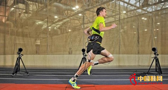 ��������֪��Ь���˶�Ʒ��New Balance������Ƶ�������죬������չ3D��ӡ��Ь�װ�Ķ��ƣ������²�Ʒ����EOS(Electro Optical Systems) ���ϵͳ����������Ӣ�˶�Ա���������ģʽ���˻���