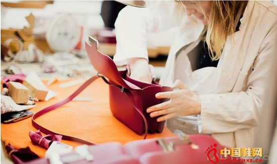 ��������������Ϣ��λ�ڰ����������İ����˰�װ��������Ӧ�̻���ʧ�ԣ���ʧ�������ִ���ֵ�ܼ�100��ŷԪ(�ۺ�107����Ԫ)��